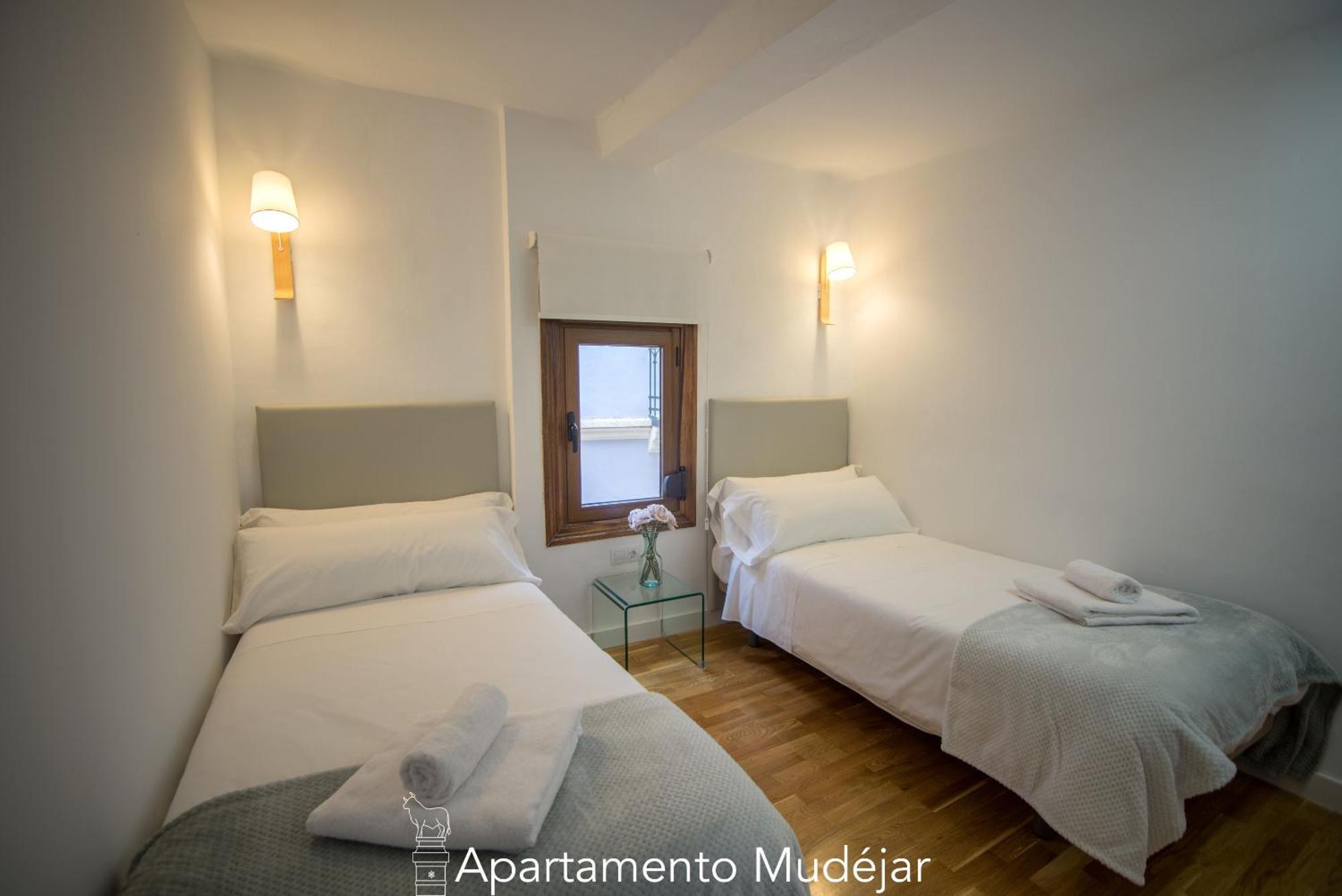 Apartamentos Plaza Del Torico Teruel Ngoại thất bức ảnh